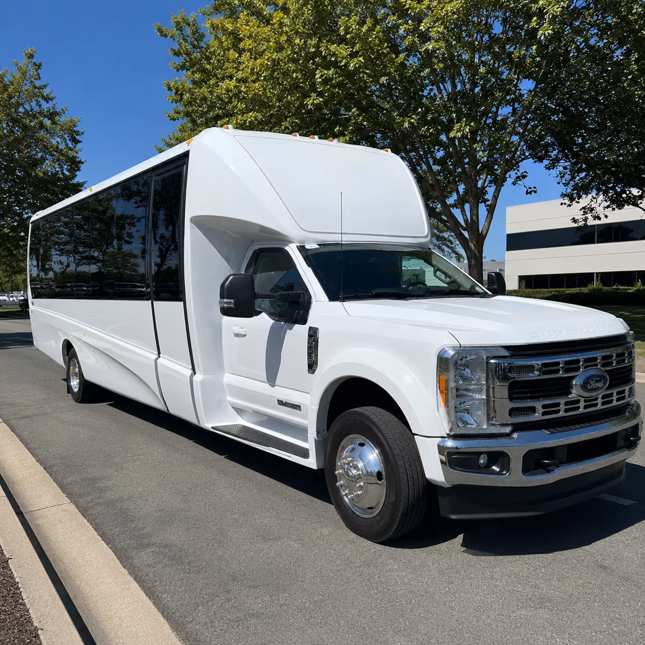 corporate airport transfer buses to gerald r ford international airport