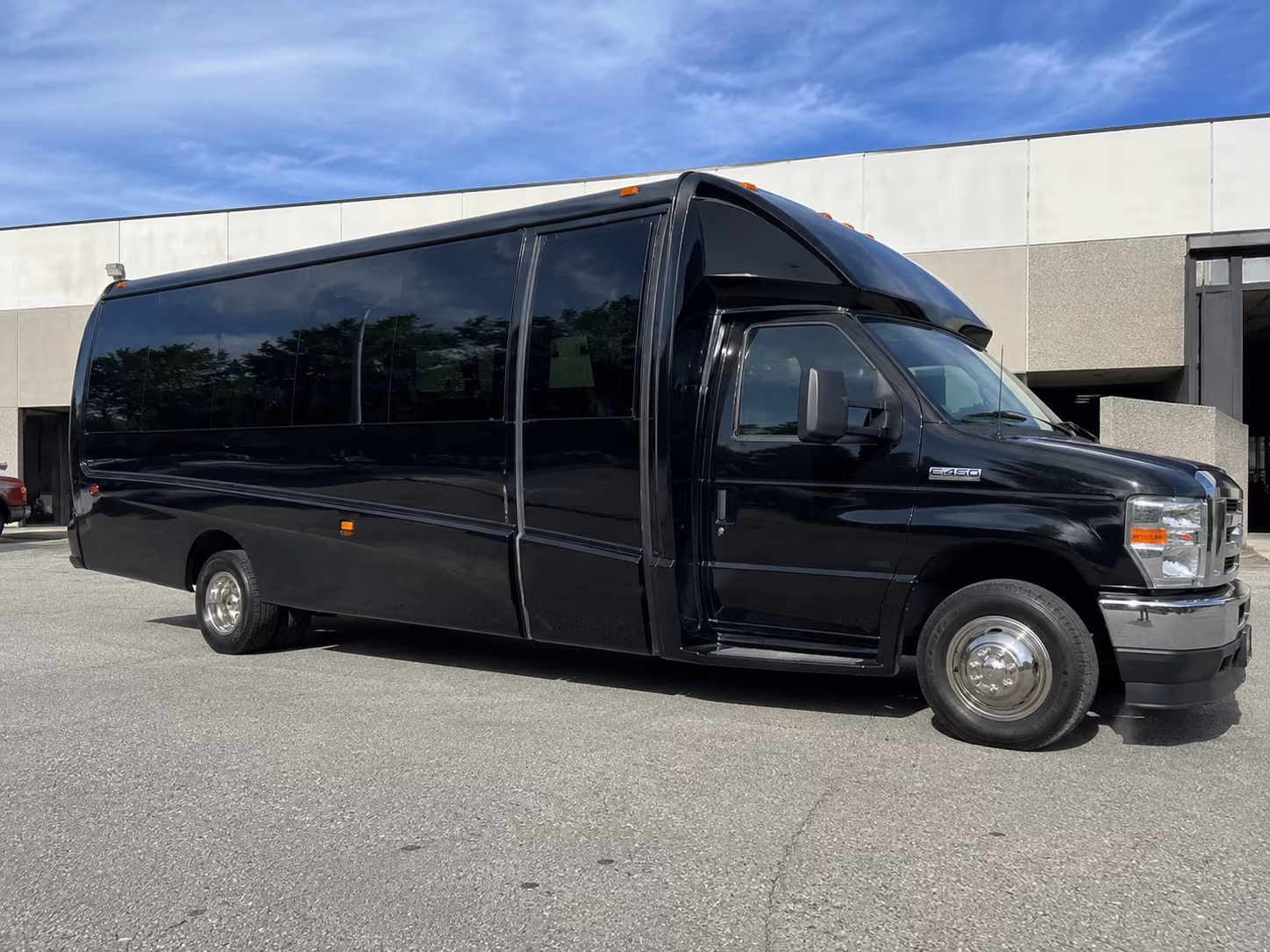 minibus wine tours to saugatuck douglas and fennville from wyoming