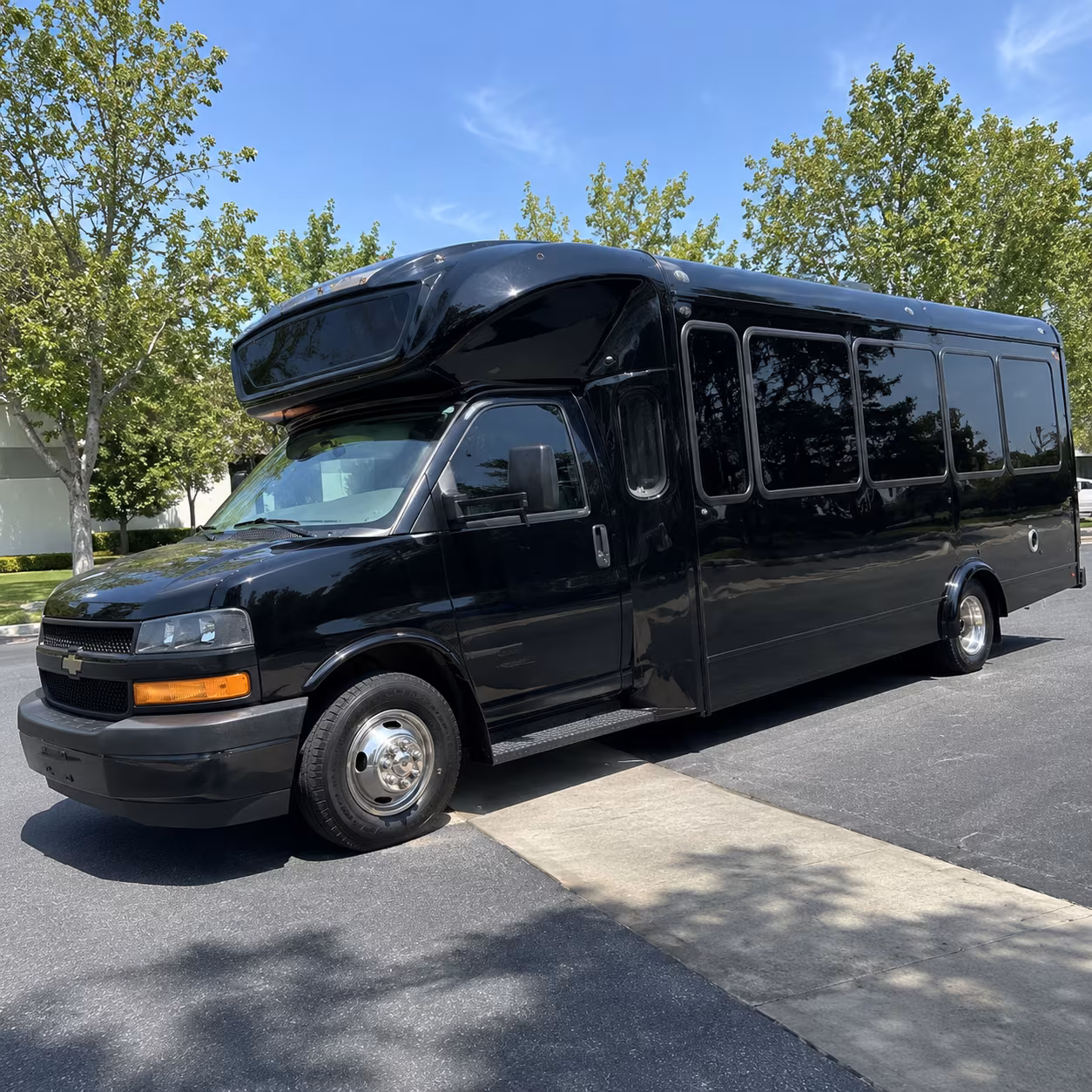wyoming 15 passenger party bus
