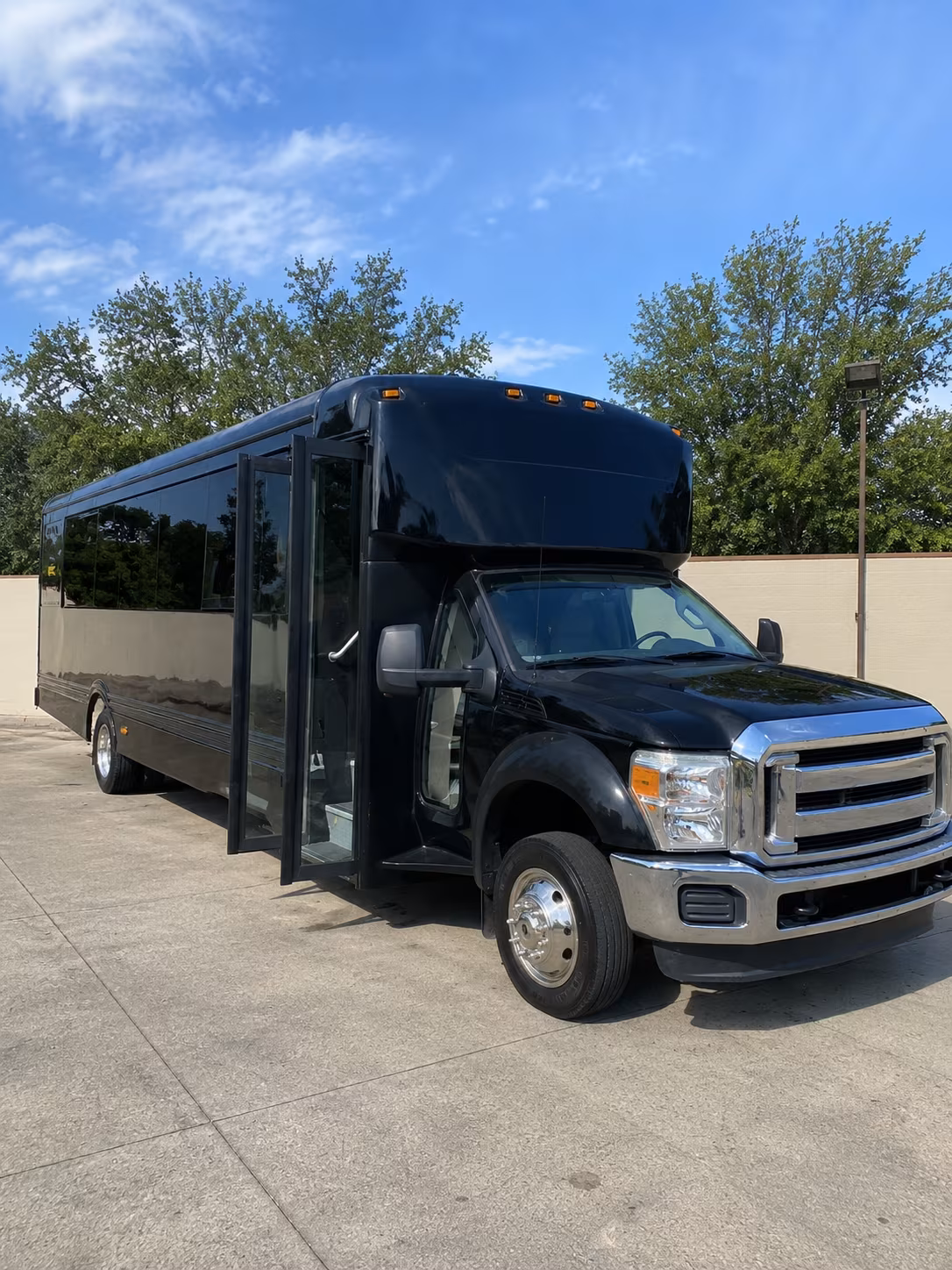 wyoming 20 passenger party bus