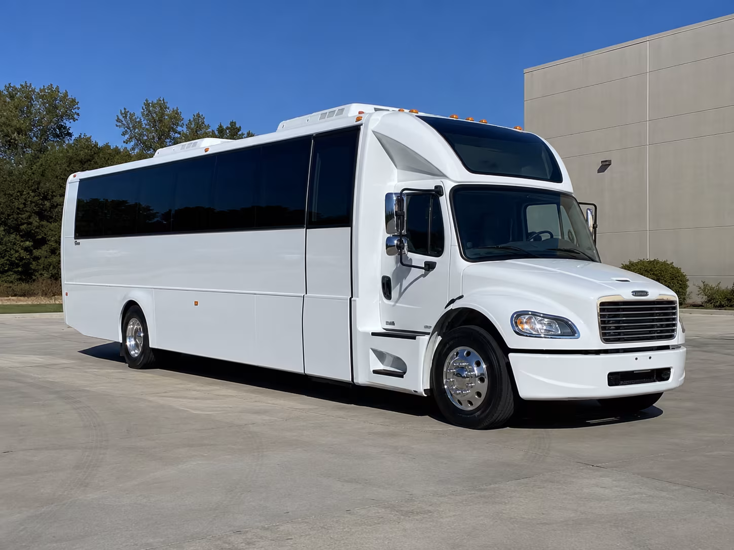 wyoming 28 passenger party bus